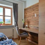 Schmoelz Robert Apartman *